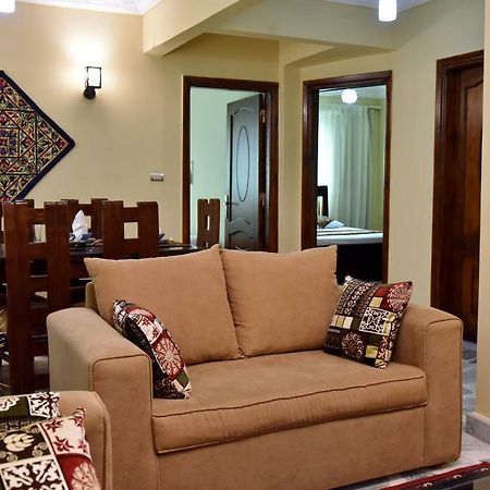קהיר Two-Bedroom Apartment At Mohamed Farid Street מראה חיצוני תמונה