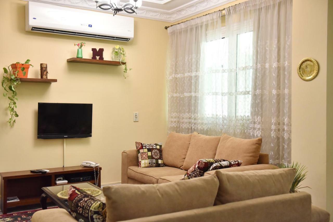 קהיר Two-Bedroom Apartment At Mohamed Farid Street מראה חיצוני תמונה