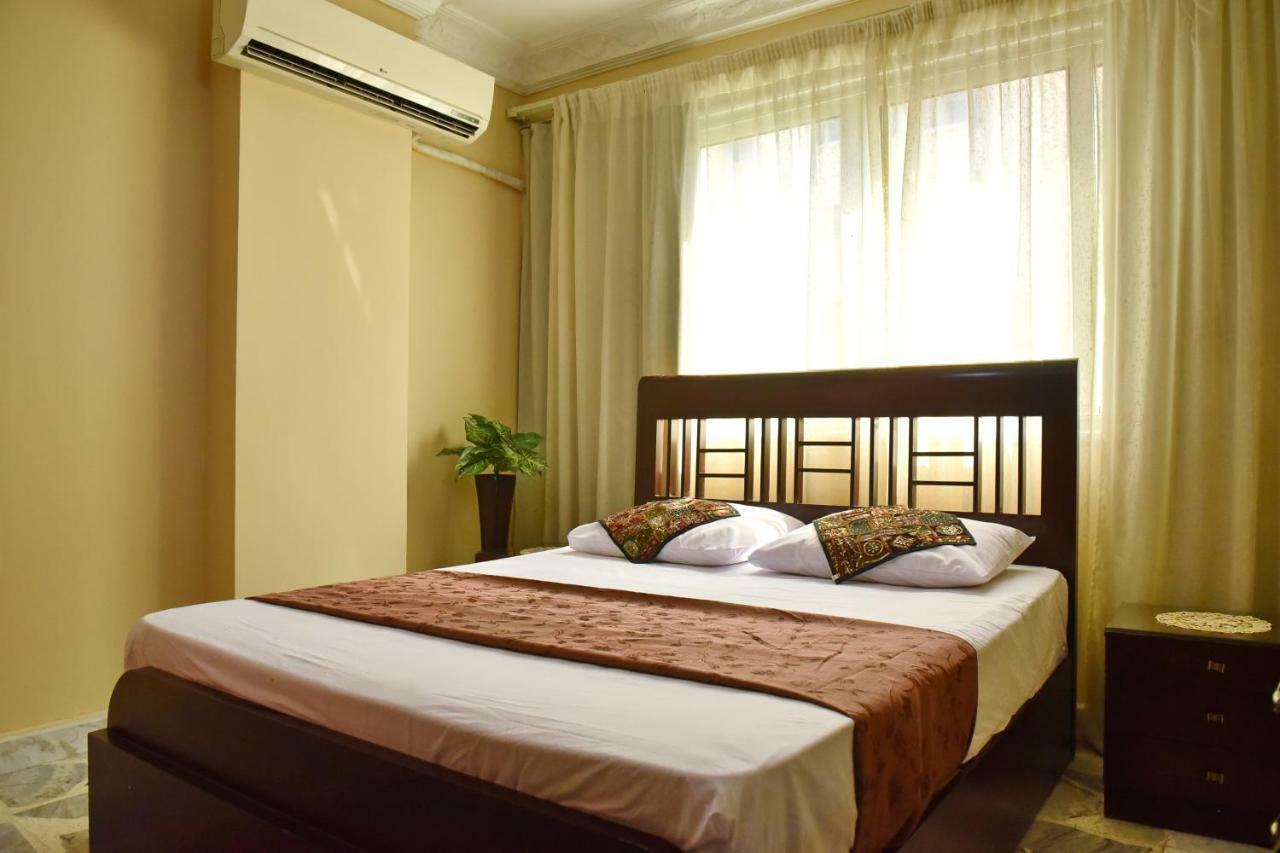 קהיר Two-Bedroom Apartment At Mohamed Farid Street מראה חיצוני תמונה